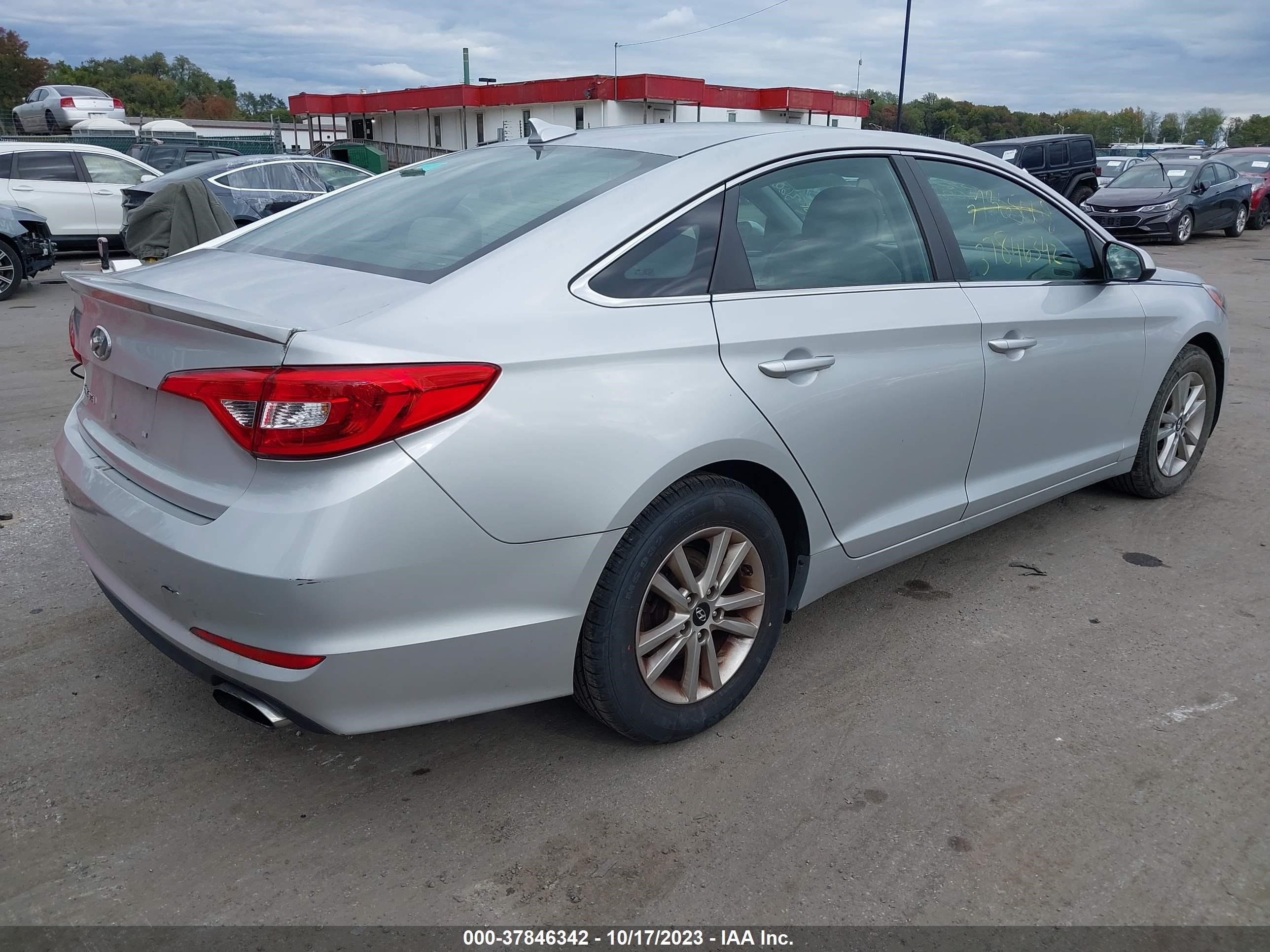 Photo 3 VIN: 5NPE24AF0FH201970 - HYUNDAI SONATA 