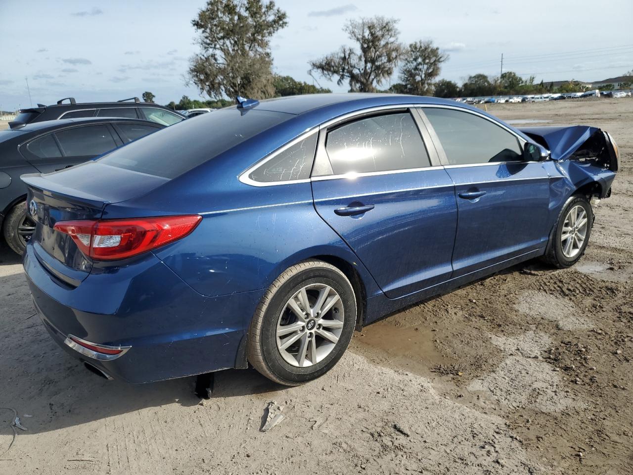 Photo 2 VIN: 5NPE24AF0FH215612 - HYUNDAI SONATA 