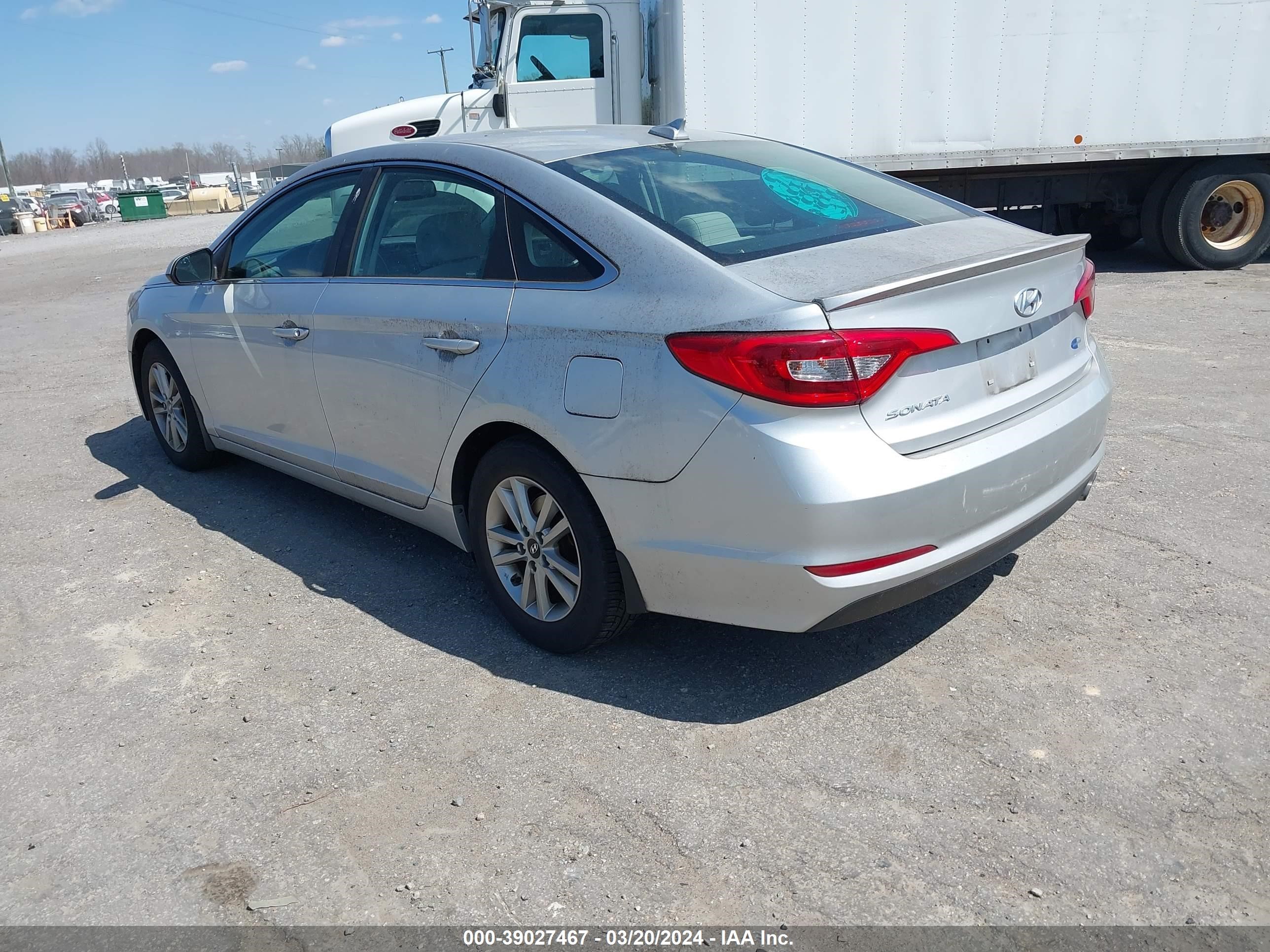 Photo 2 VIN: 5NPE24AF0FH221216 - HYUNDAI SONATA 