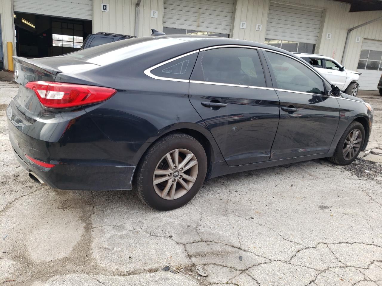 Photo 2 VIN: 5NPE24AF0GH369321 - HYUNDAI SONATA 