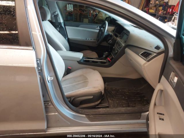 Photo 4 VIN: 5NPE24AF0GH375376 - HYUNDAI SONATA 