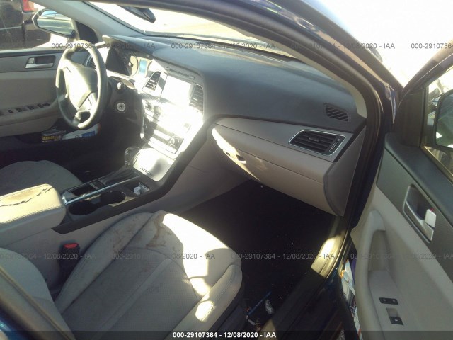 Photo 4 VIN: 5NPE24AF0GH381713 - HYUNDAI SONATA 