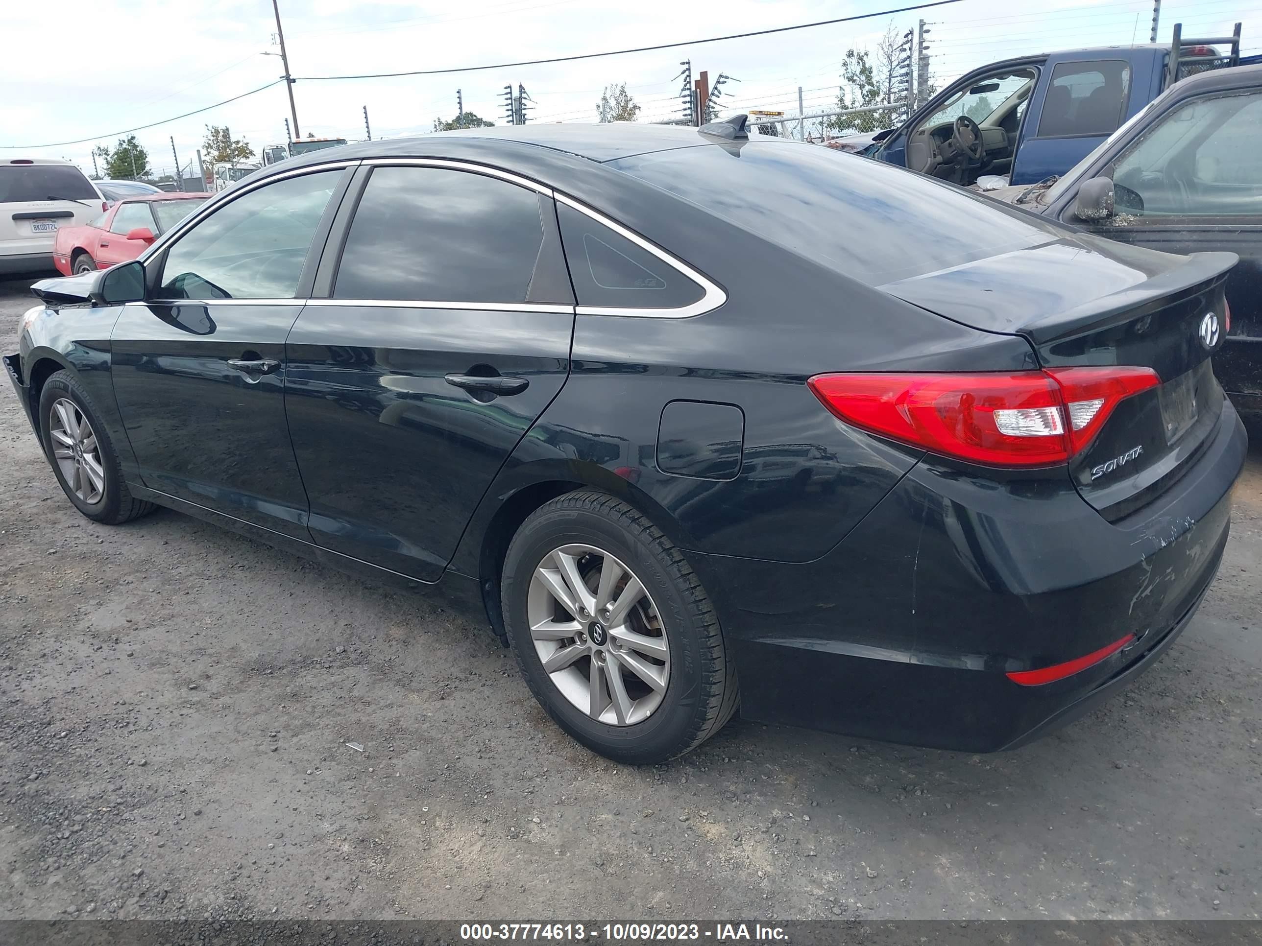 Photo 2 VIN: 5NPE24AF0GH393358 - HYUNDAI SONATA 