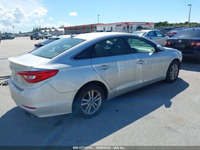 Photo 3 VIN: 5NPE24AF0HH493428 - HYUNDAI SONATA 