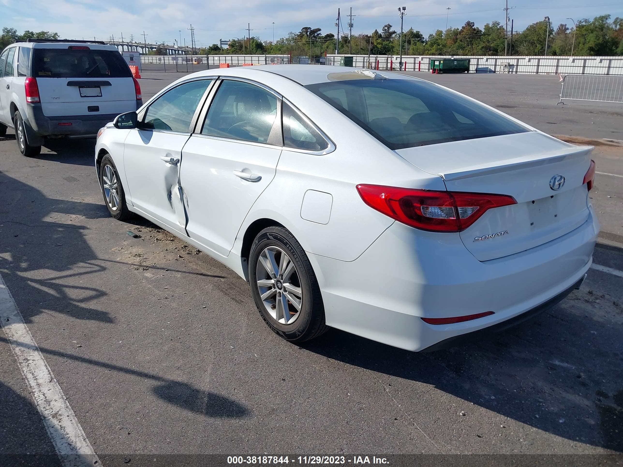 Photo 2 VIN: 5NPE24AF0HH520224 - HYUNDAI SONATA 