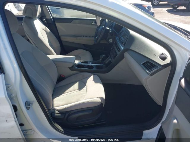 Photo 4 VIN: 5NPE24AF0HH527903 - HYUNDAI SONATA 