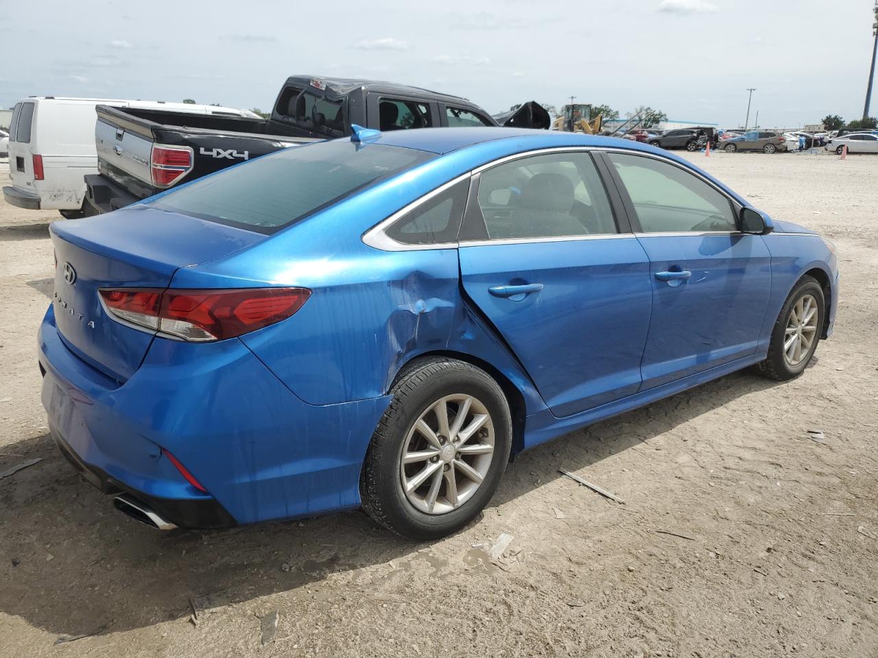 Photo 2 VIN: 5NPE24AF0JH614268 - HYUNDAI SONATA 