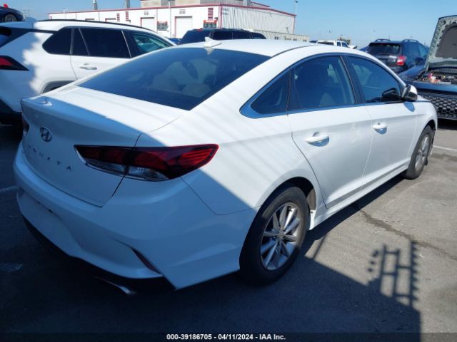 Photo 3 VIN: 5NPE24AF0JH704083 - HYUNDAI SONATA 