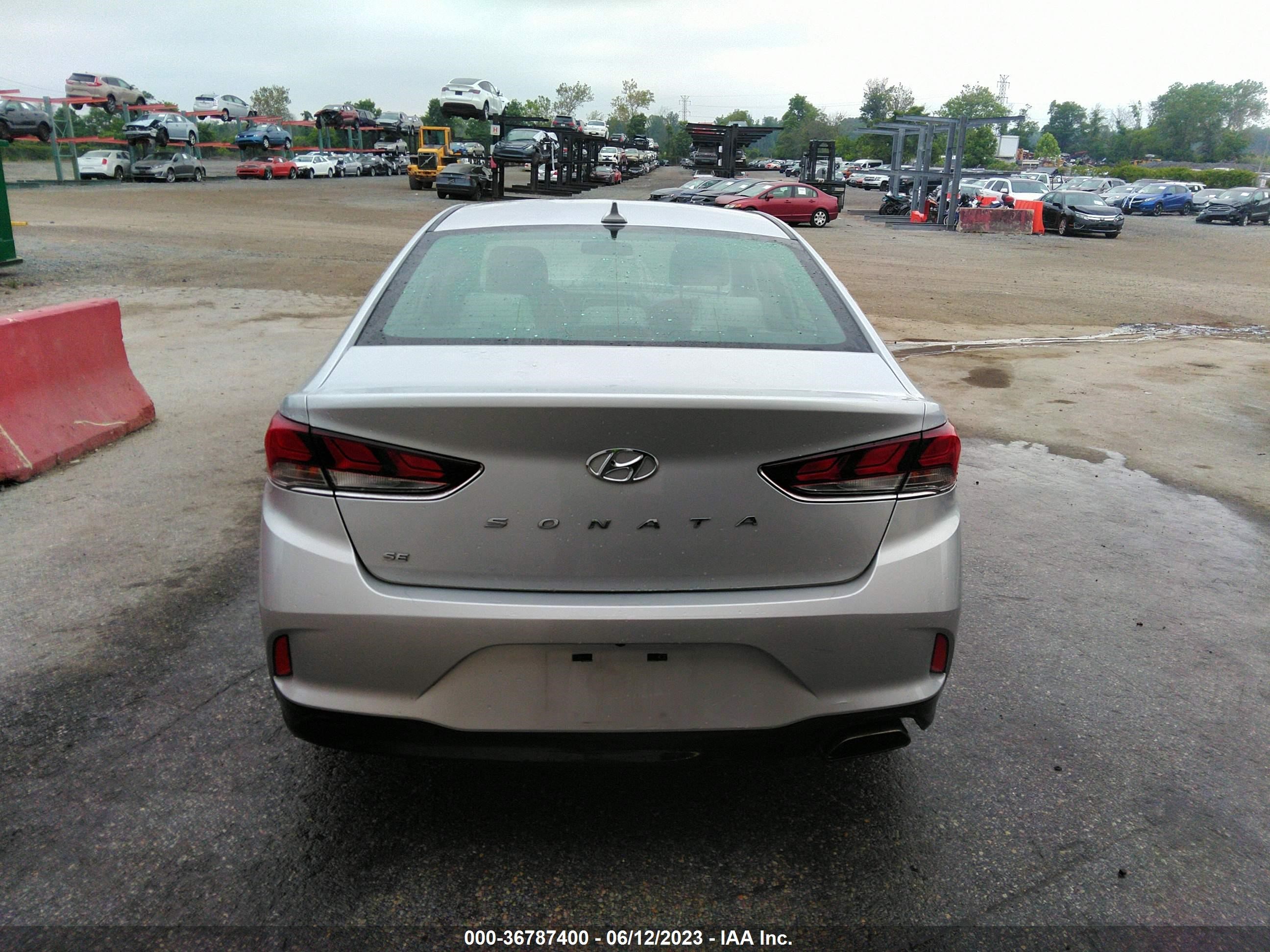 Photo 15 VIN: 5NPE24AF0JH721143 - HYUNDAI SONATA 