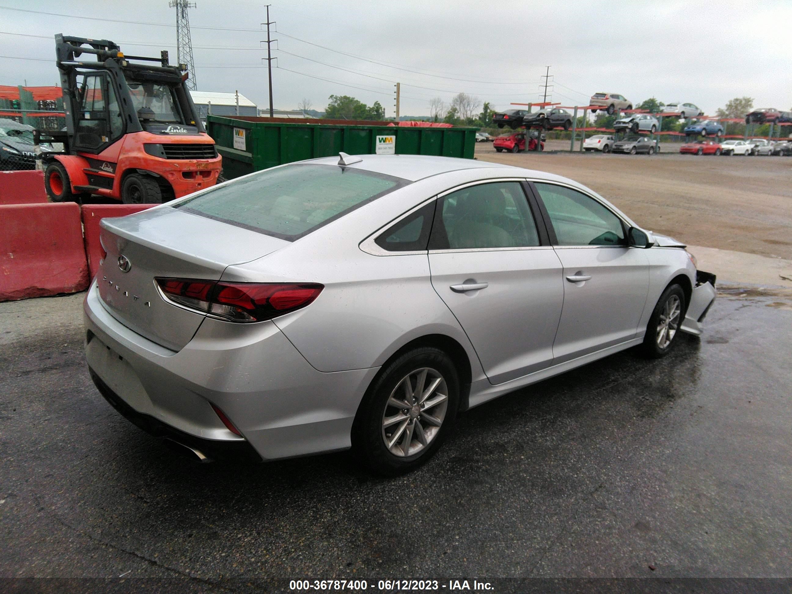 Photo 3 VIN: 5NPE24AF0JH721143 - HYUNDAI SONATA 