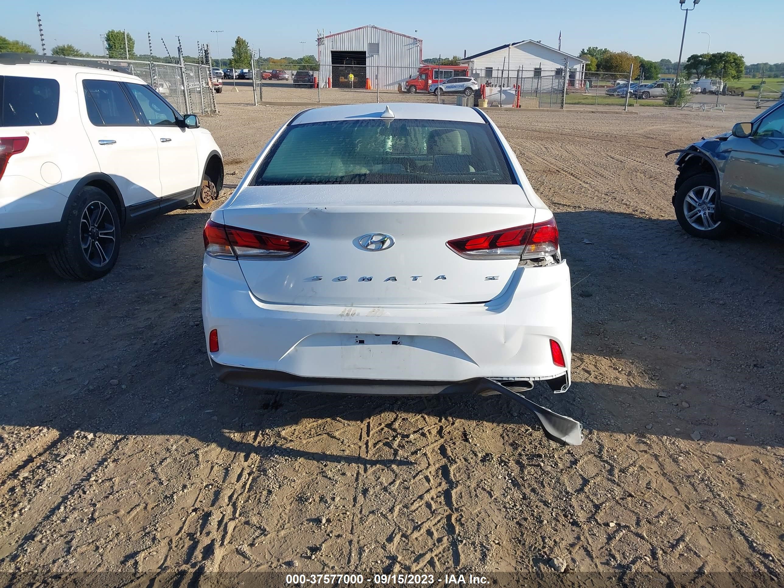 Photo 16 VIN: 5NPE24AF0JH728920 - HYUNDAI SONATA 