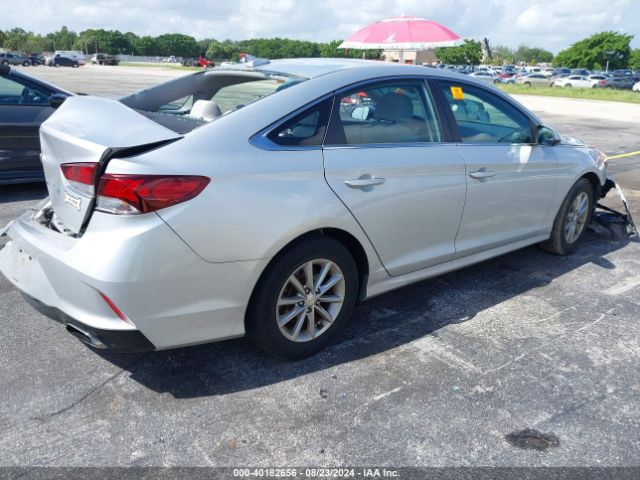 Photo 3 VIN: 5NPE24AF0KH736002 - HYUNDAI SONATA SE 