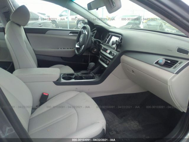 Photo 4 VIN: 5NPE24AF0KH753902 - HYUNDAI SONATA 