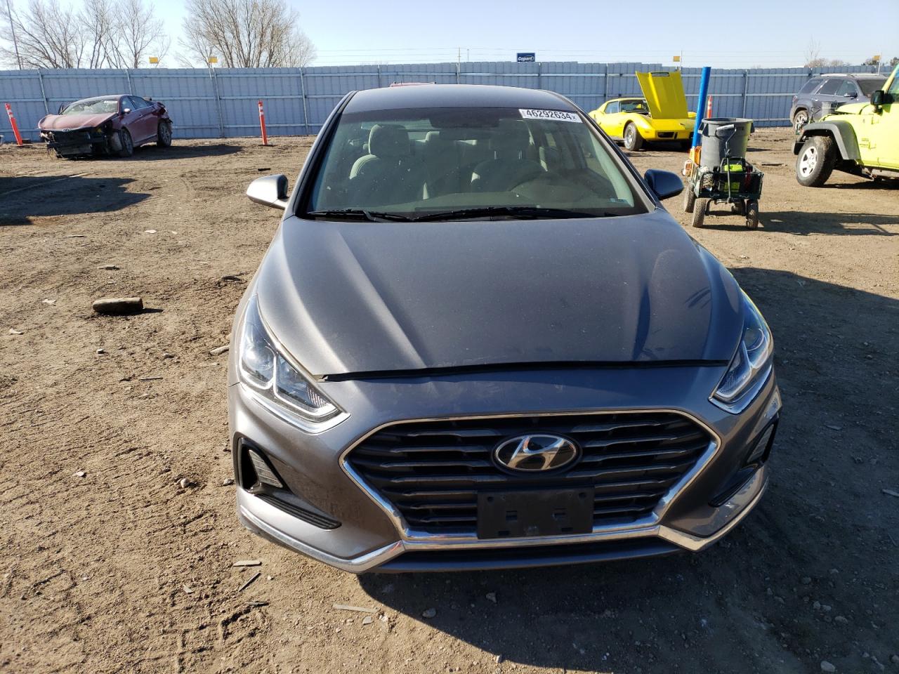 Photo 4 VIN: 5NPE24AF0KH799570 - HYUNDAI SONATA 