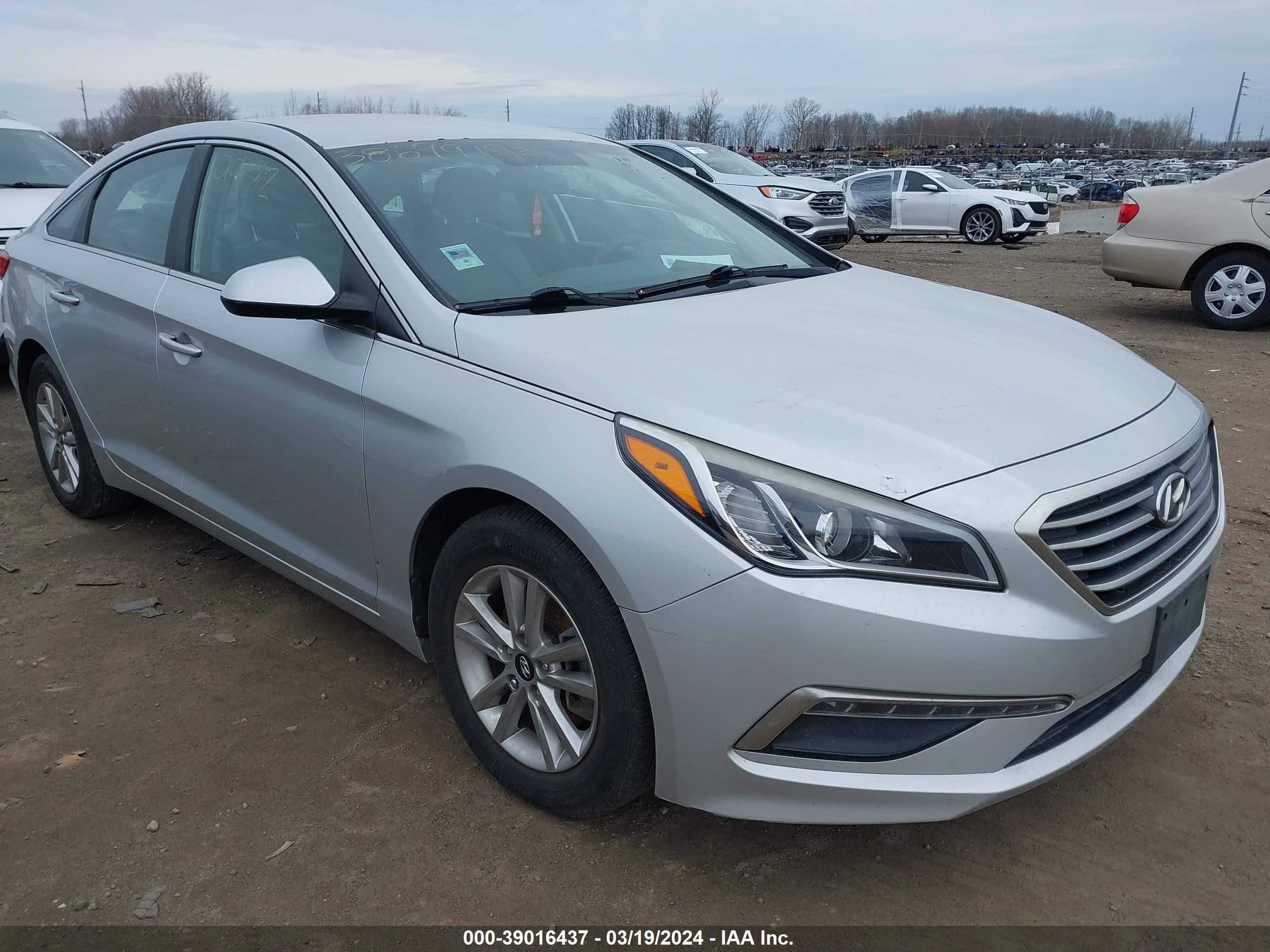 Photo 1 VIN: 5NPE24AF1FH031778 - HYUNDAI SONATA 