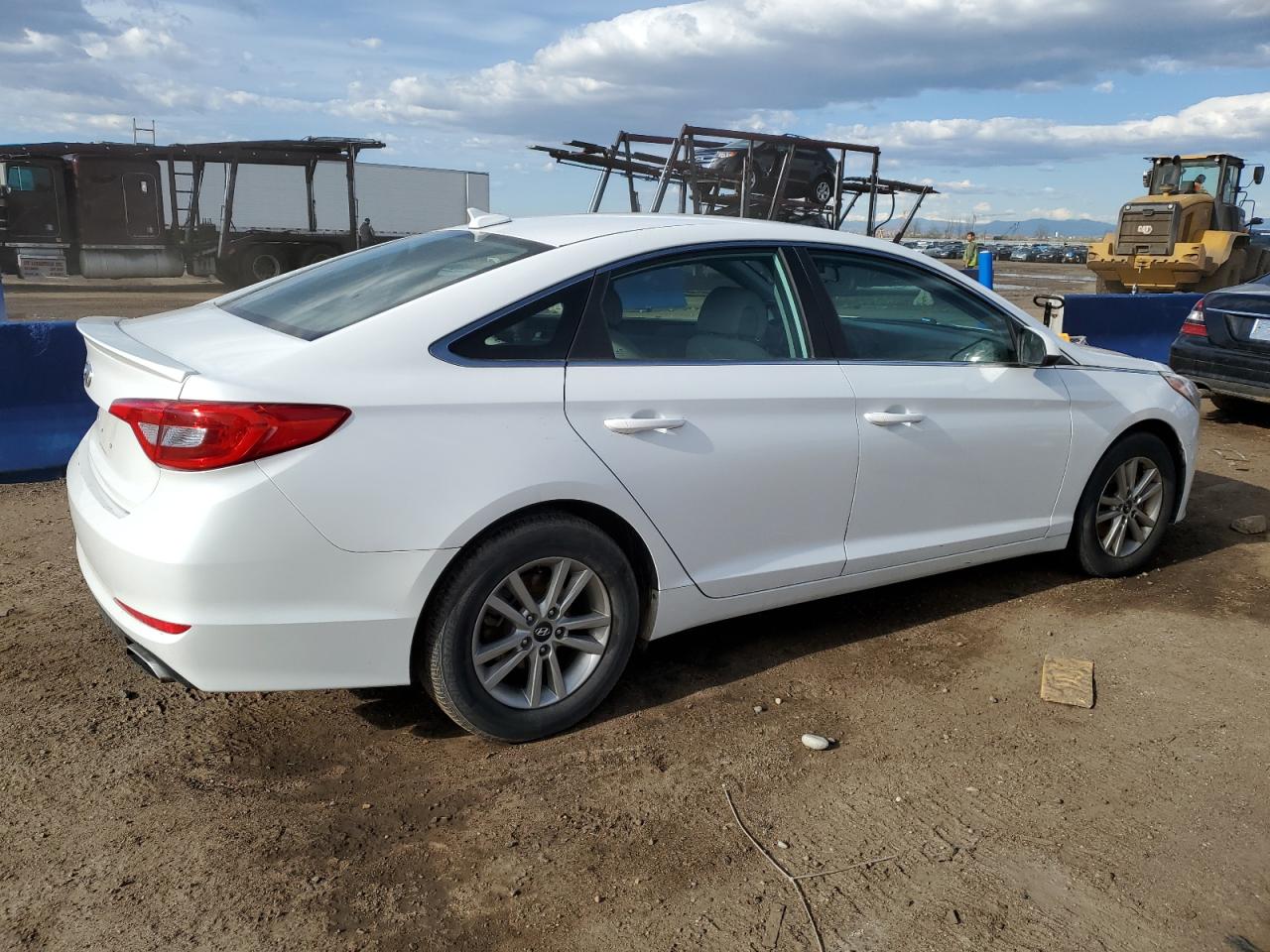 Photo 2 VIN: 5NPE24AF1FH183107 - HYUNDAI SONATA 