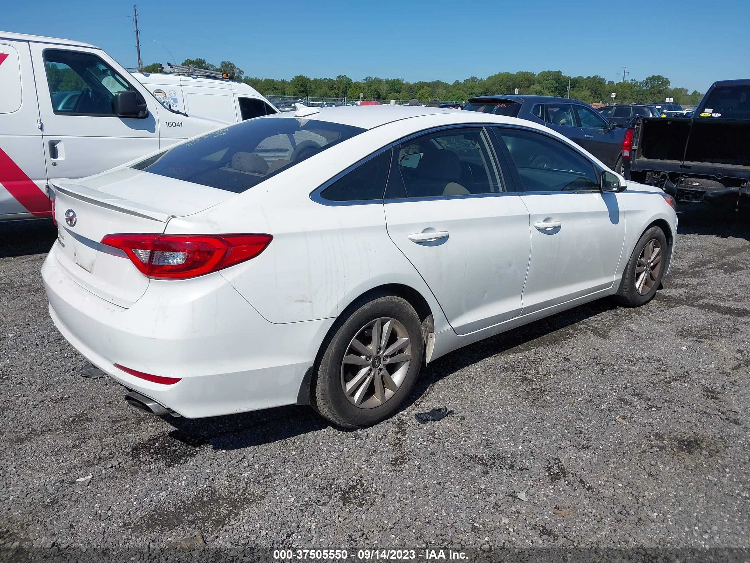 Photo 3 VIN: 5NPE24AF1FH210029 - HYUNDAI SONATA 