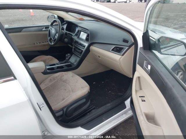 Photo 4 VIN: 5NPE24AF1GH274153 - HYUNDAI SONATA 