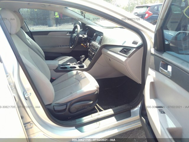 Photo 4 VIN: 5NPE24AF1GH276131 - HYUNDAI SONATA 