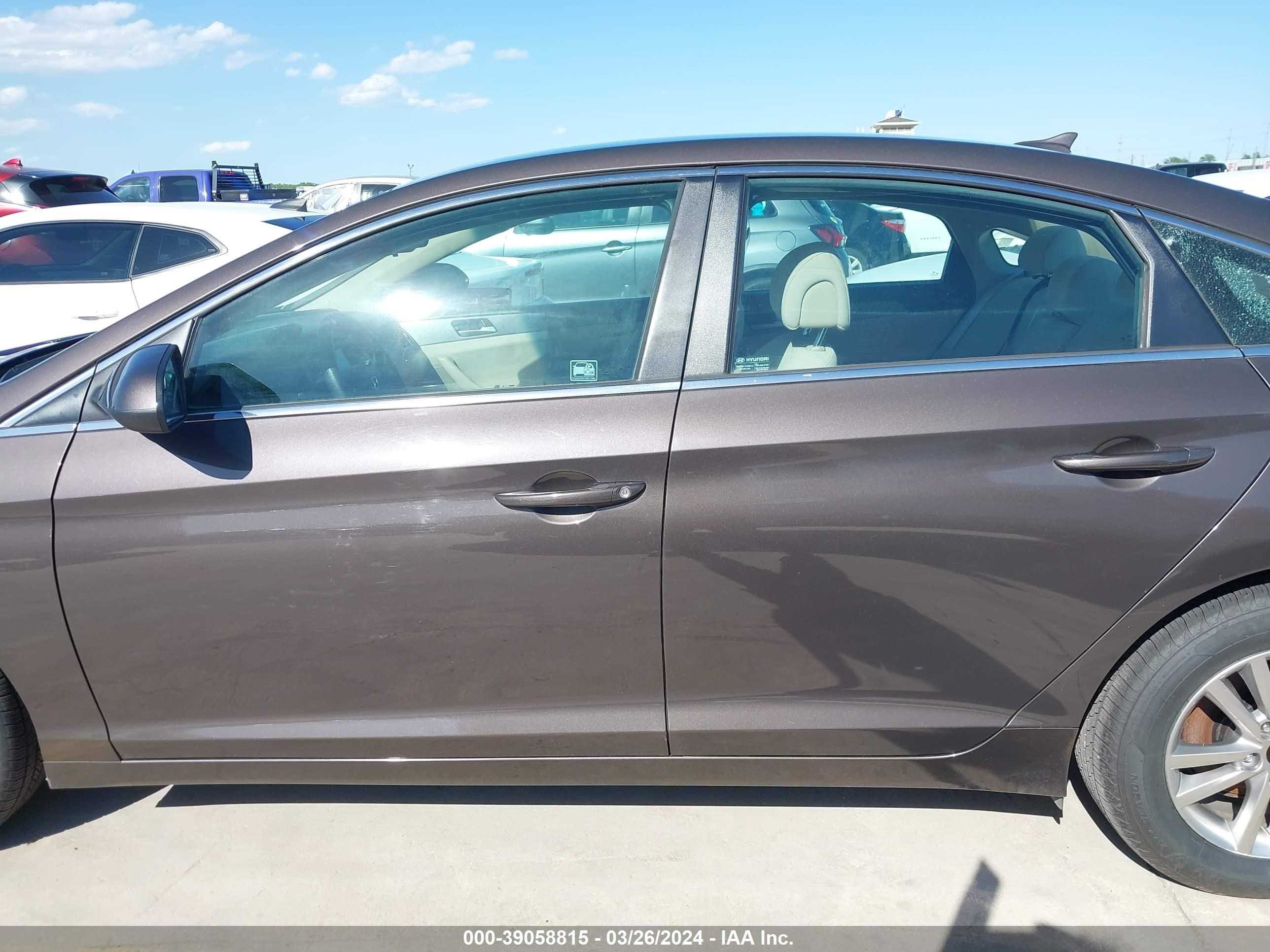 Photo 13 VIN: 5NPE24AF1GH281930 - HYUNDAI SONATA 