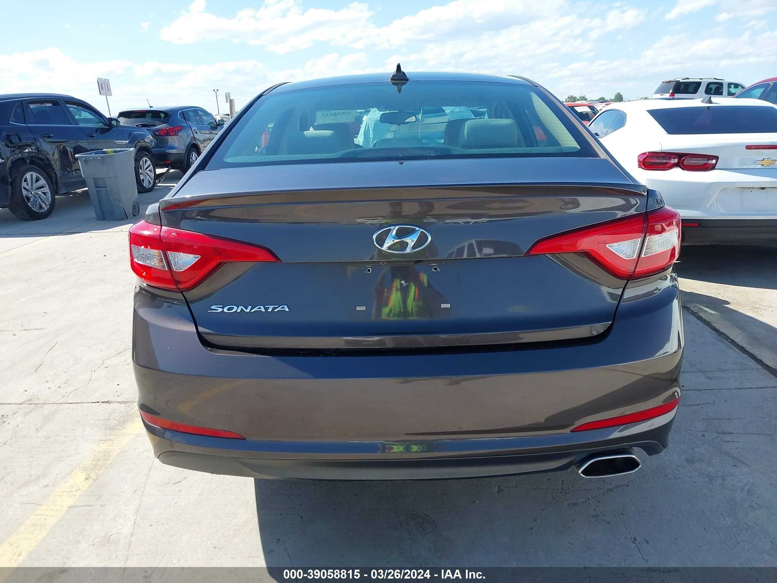 Photo 15 VIN: 5NPE24AF1GH281930 - HYUNDAI SONATA 