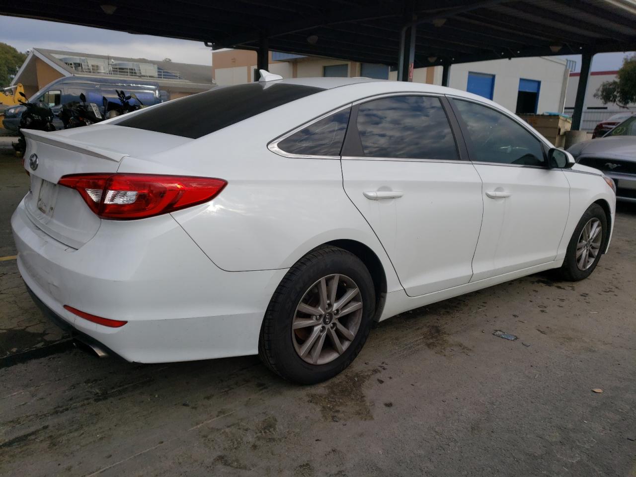 Photo 2 VIN: 5NPE24AF1GH349496 - HYUNDAI SONATA 