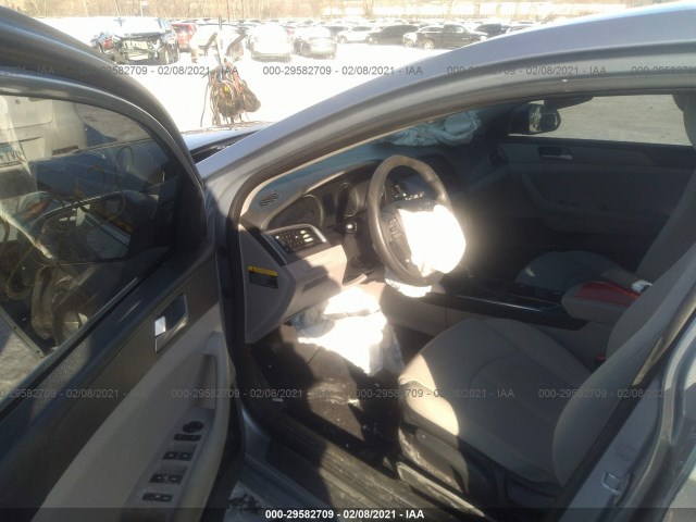 Photo 4 VIN: 5NPE24AF1GH354794 - HYUNDAI SONATA 