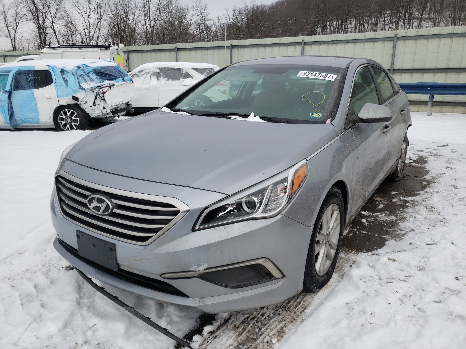 Photo 1 VIN: 5NPE24AF1GH372017 - HYUNDAI SONATA SE 