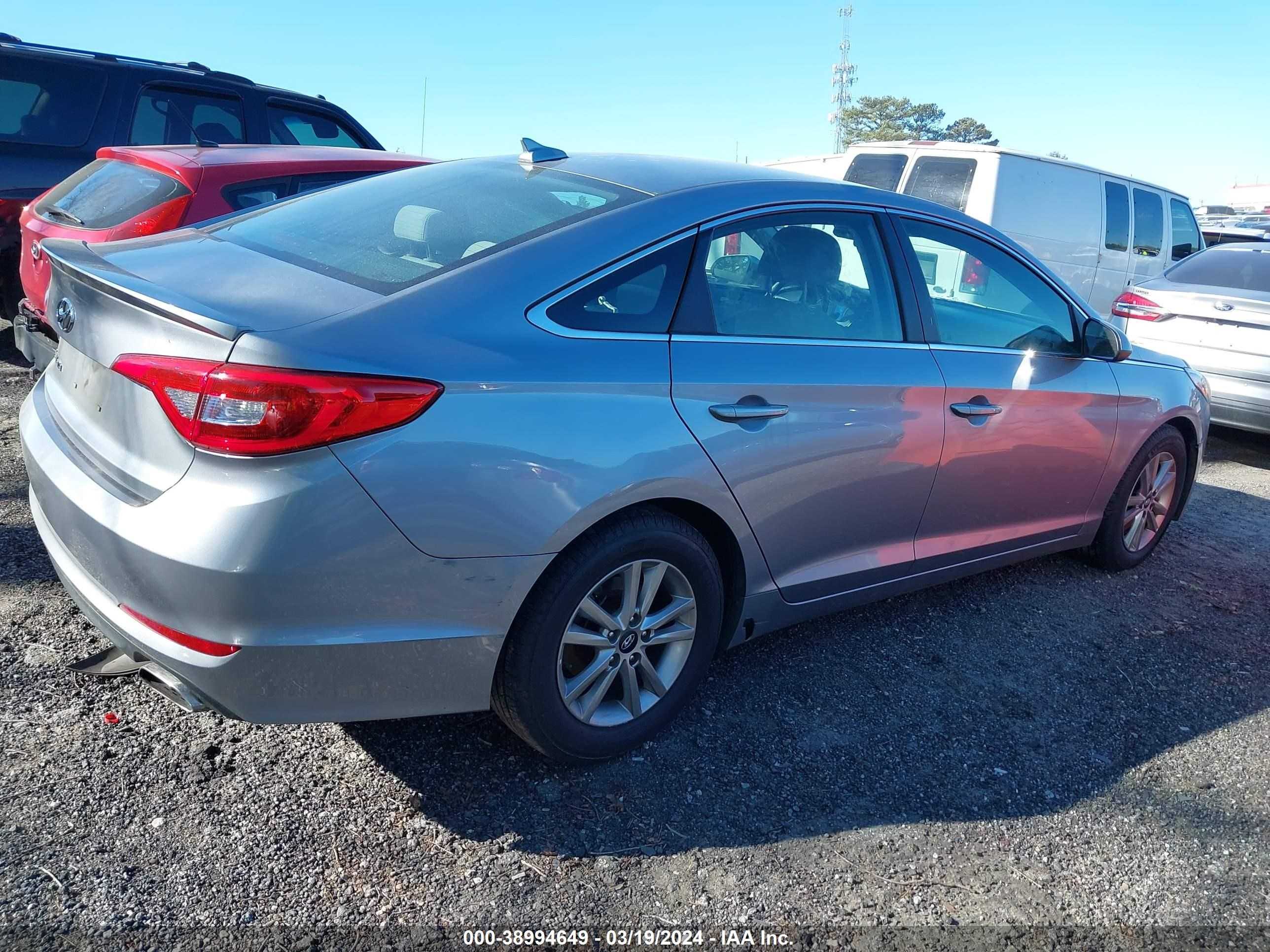 Photo 3 VIN: 5NPE24AF1GH402374 - HYUNDAI SONATA 