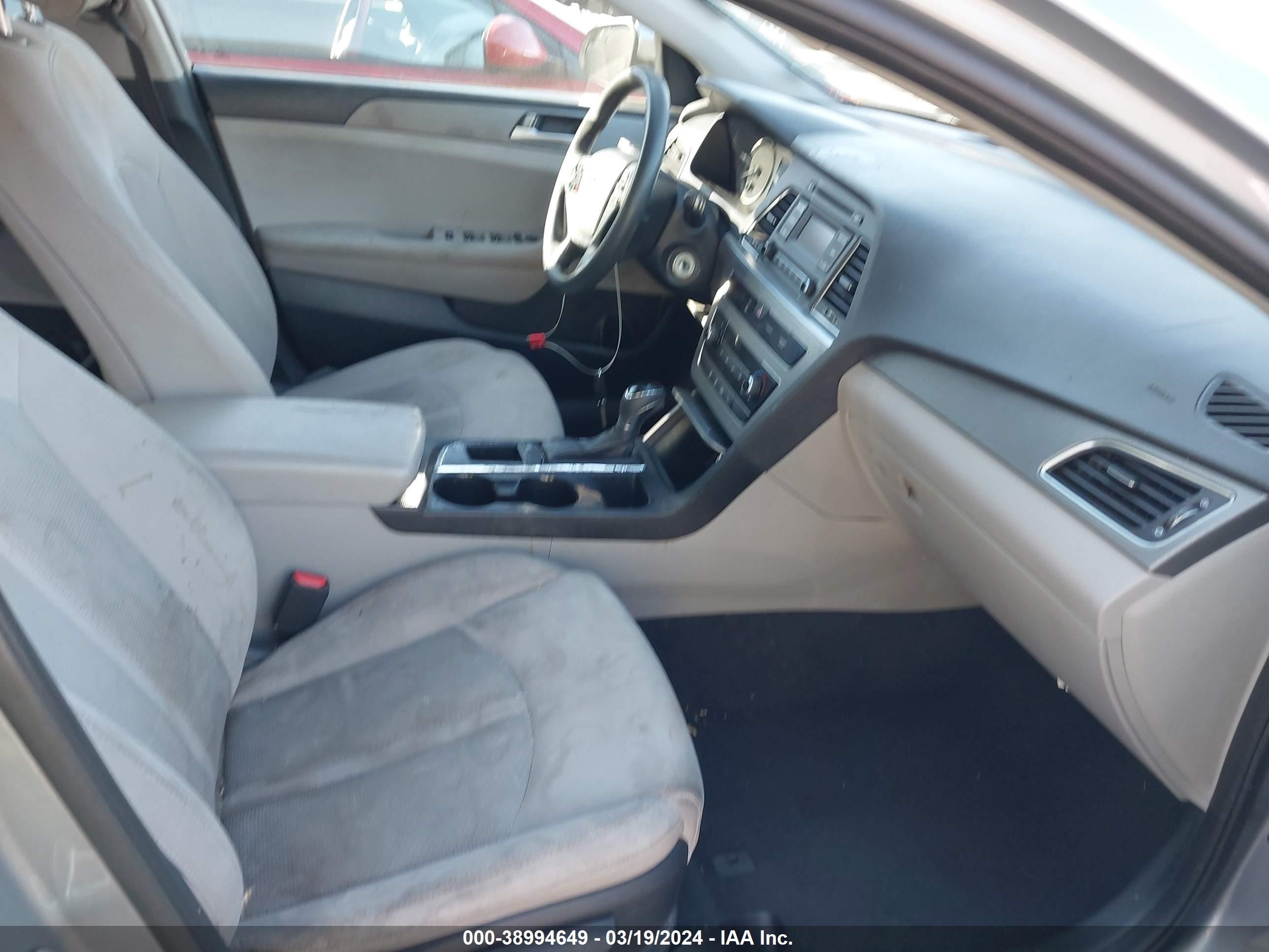 Photo 4 VIN: 5NPE24AF1GH402374 - HYUNDAI SONATA 