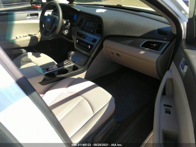 Photo 4 VIN: 5NPE24AF1HH450930 - HYUNDAI SONATA 