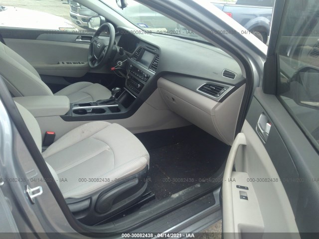 Photo 4 VIN: 5NPE24AF1HH479439 - HYUNDAI SONATA 