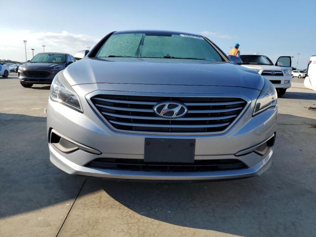 Photo 4 VIN: 5NPE24AF1HH582389 - HYUNDAI SONATA SE 