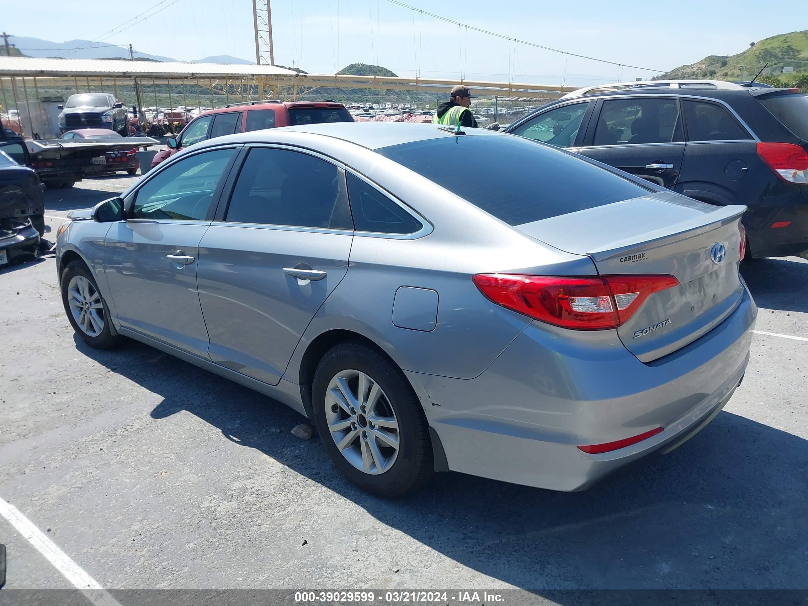 Photo 2 VIN: 5NPE24AF1HH584210 - HYUNDAI SONATA 