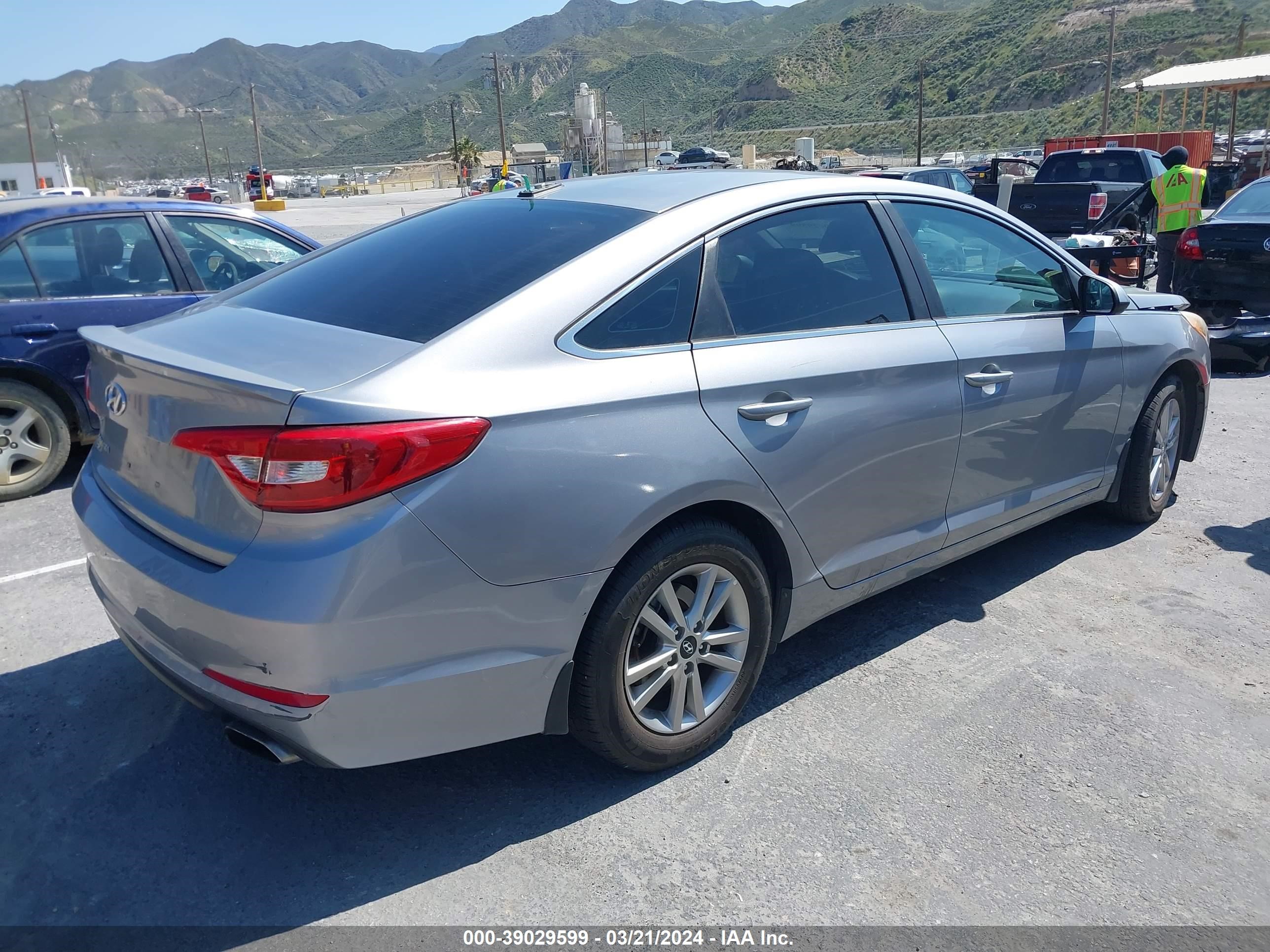 Photo 3 VIN: 5NPE24AF1HH584210 - HYUNDAI SONATA 