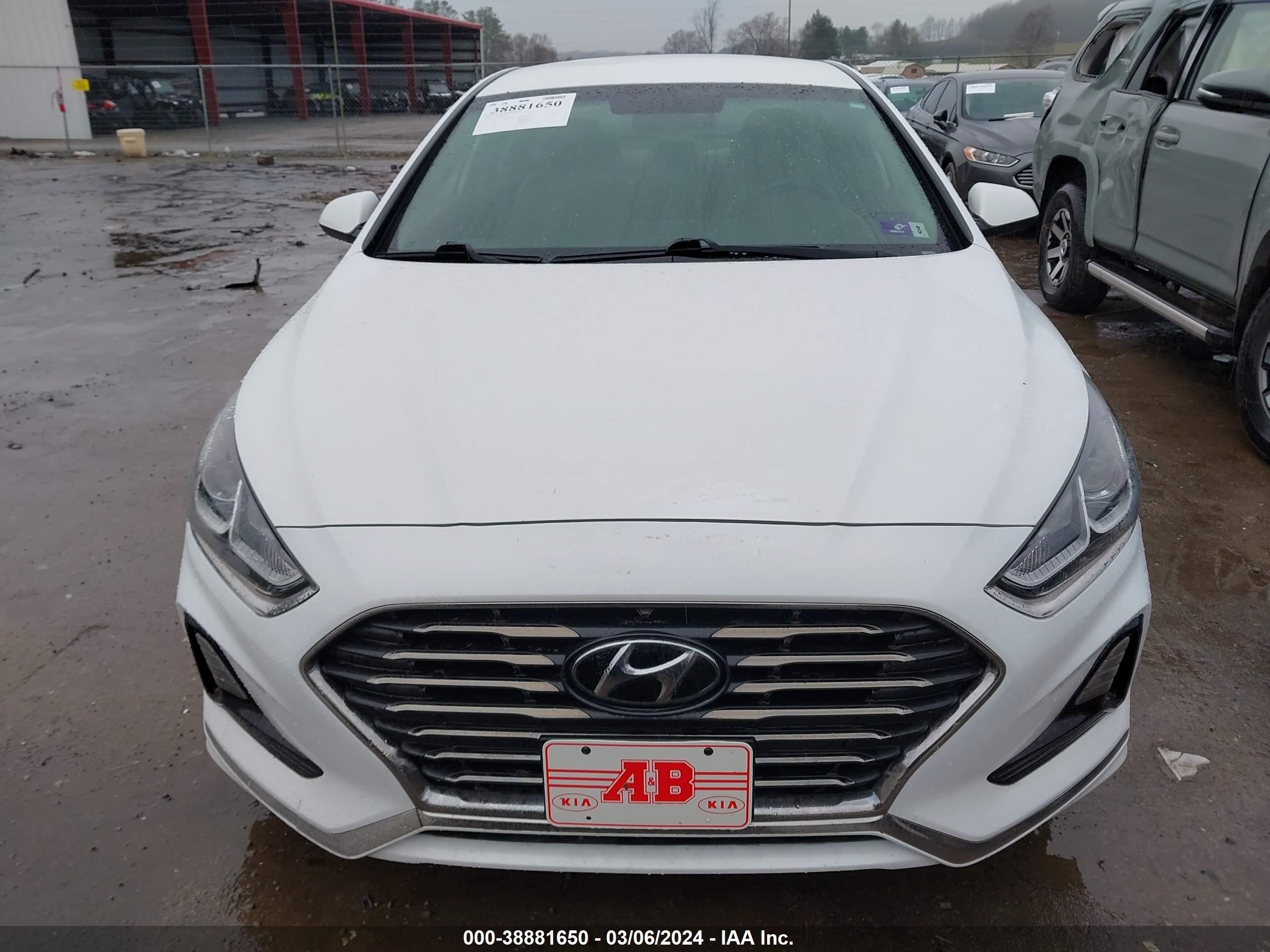 Photo 11 VIN: 5NPE24AF1JH602579 - HYUNDAI SONATA 