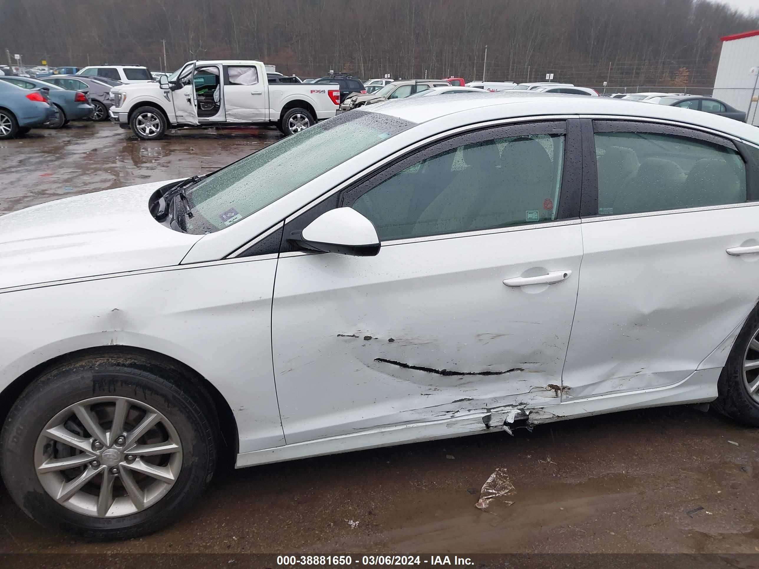 Photo 13 VIN: 5NPE24AF1JH602579 - HYUNDAI SONATA 