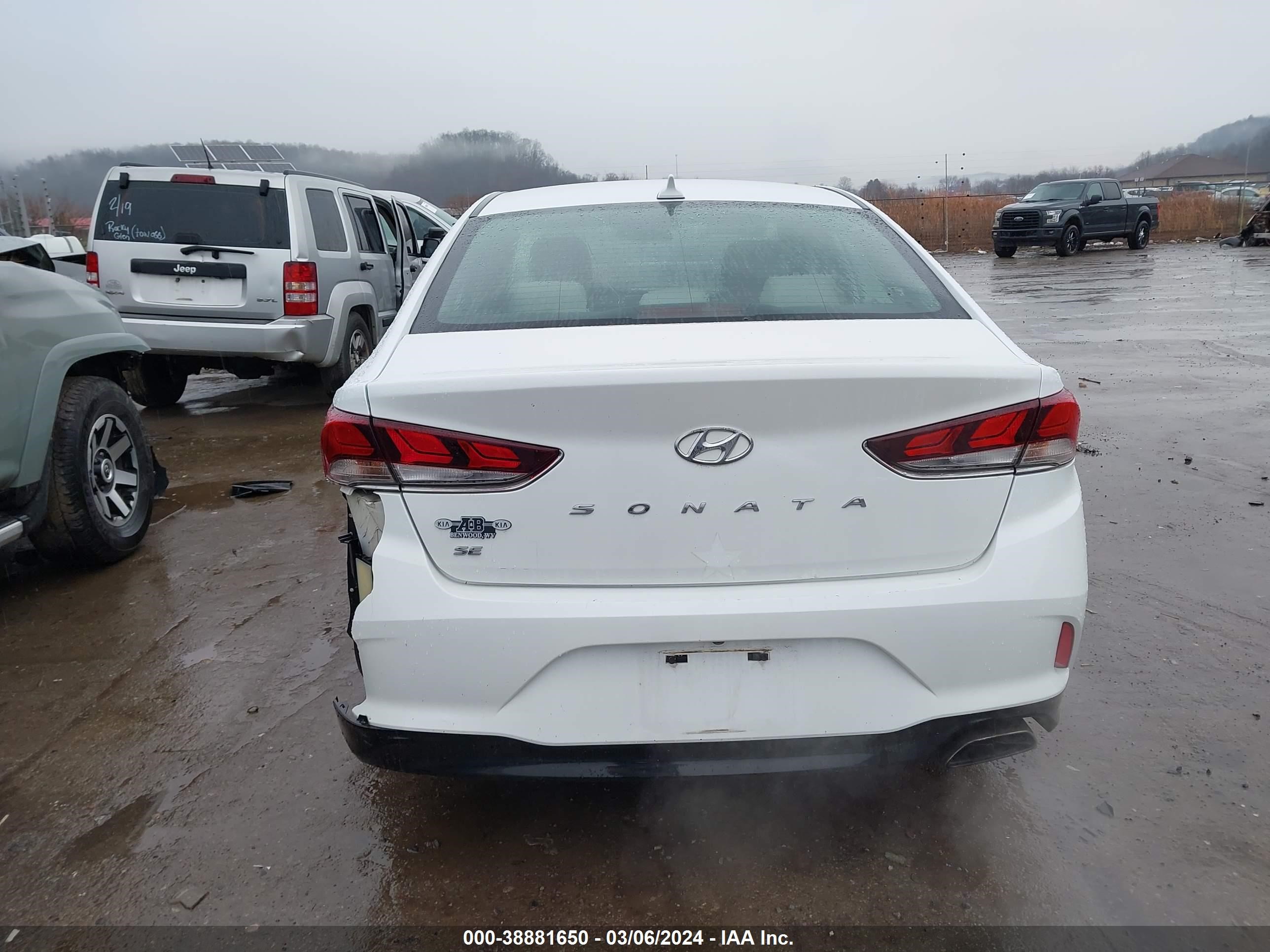 Photo 15 VIN: 5NPE24AF1JH602579 - HYUNDAI SONATA 