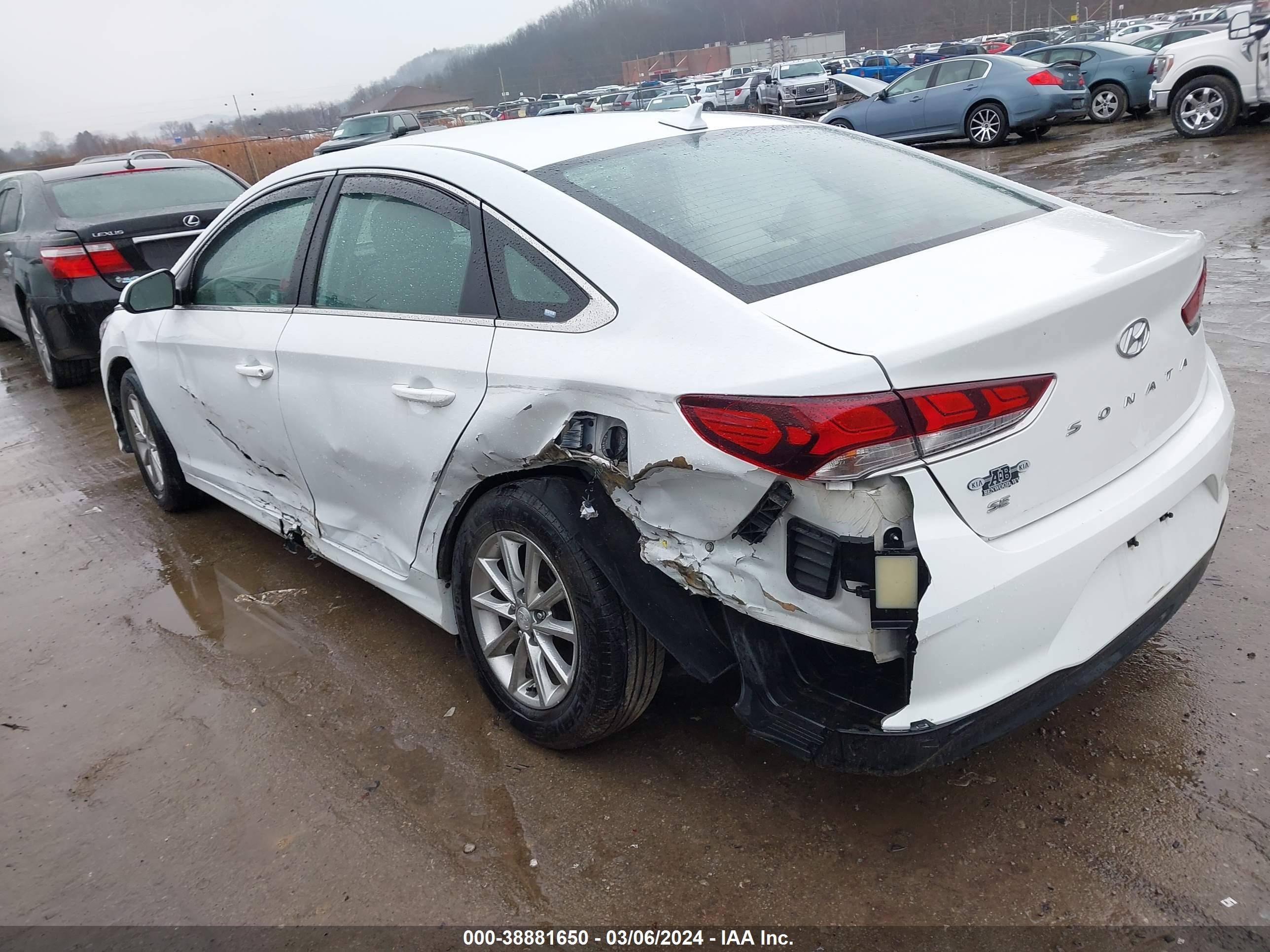 Photo 2 VIN: 5NPE24AF1JH602579 - HYUNDAI SONATA 