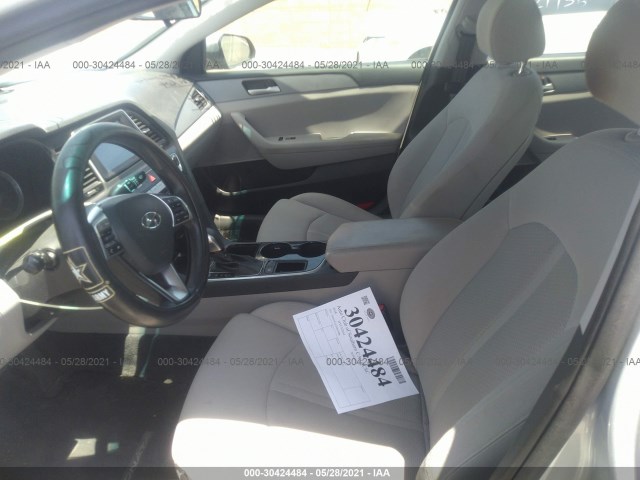 Photo 4 VIN: 5NPE24AF1JH611086 - HYUNDAI SONATA 