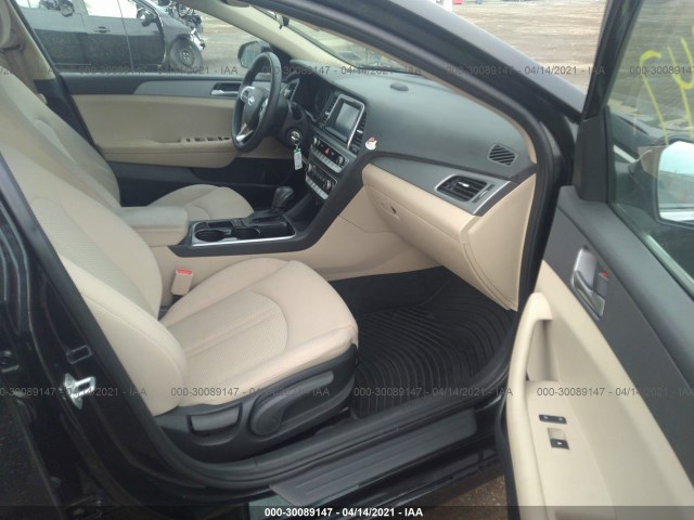 Photo 4 VIN: 5NPE24AF1JH690775 - HYUNDAI SONATA 