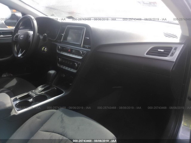 Photo 4 VIN: 5NPE24AF1KH768425 - HYUNDAI SONATA 