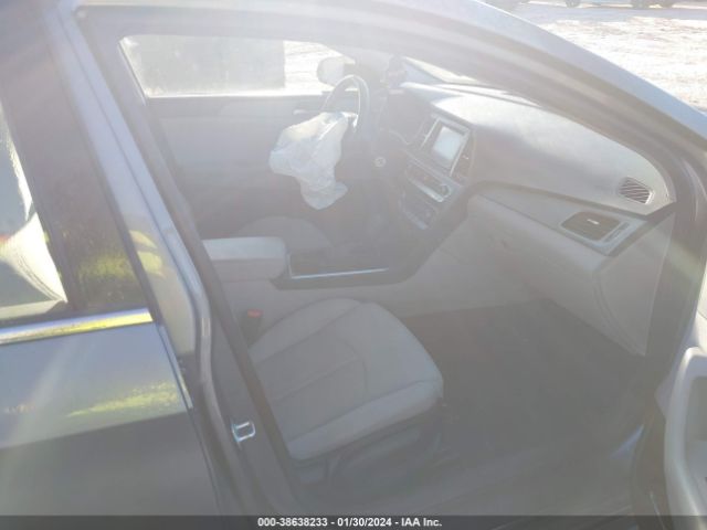 Photo 4 VIN: 5NPE24AF1KH796547 - HYUNDAI SONATA 