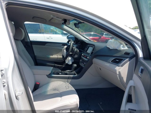 Photo 4 VIN: 5NPE24AF1KH799982 - HYUNDAI SONATA 