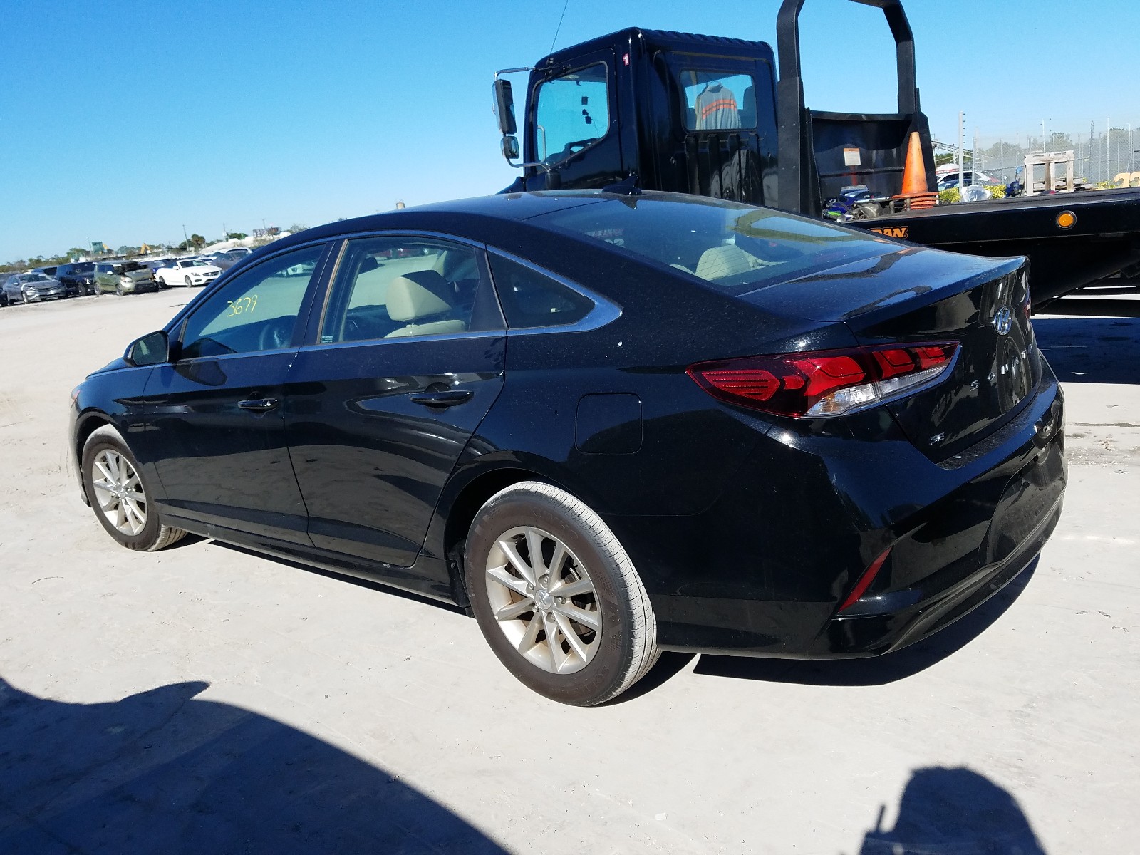 Photo 2 VIN: 5NPE24AF1KH800466 - HYUNDAI SONATA SE 