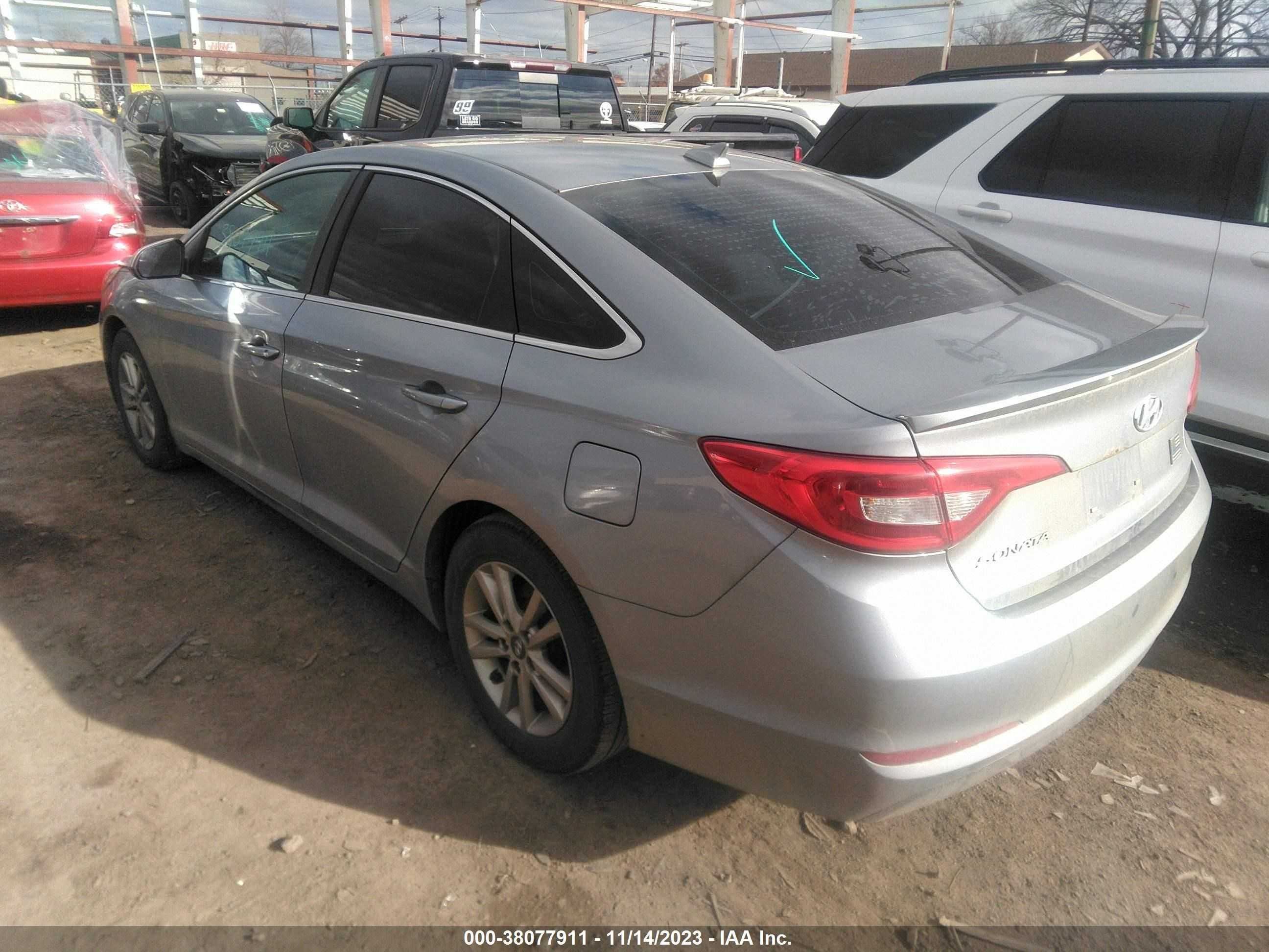 Photo 2 VIN: 5NPE24AF2FH000829 - HYUNDAI SONATA 