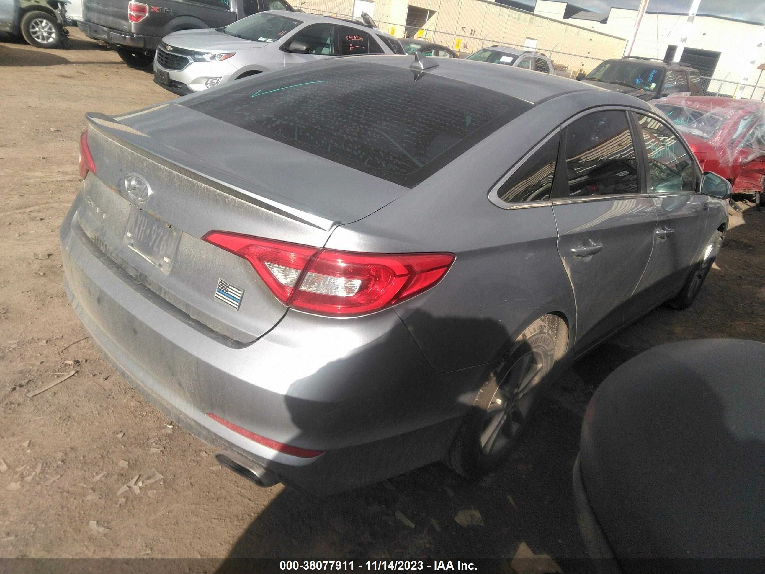 Photo 3 VIN: 5NPE24AF2FH000829 - HYUNDAI SONATA 