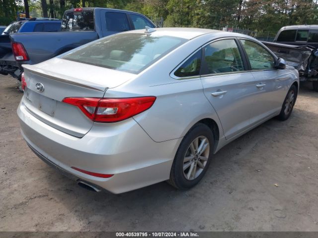 Photo 3 VIN: 5NPE24AF2FH020479 - HYUNDAI SONATA 