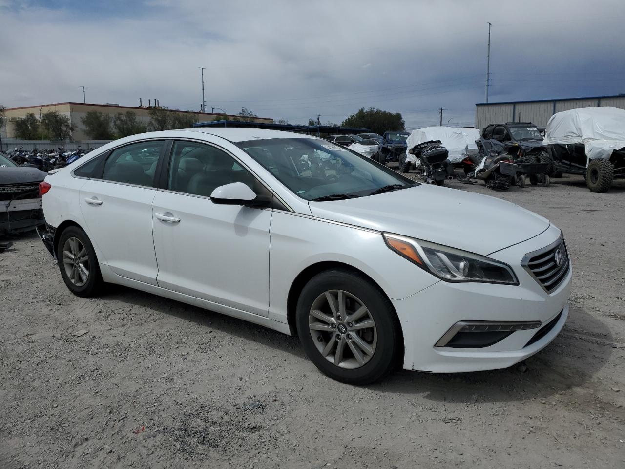 Photo 3 VIN: 5NPE24AF2FH022023 - HYUNDAI SONATA 