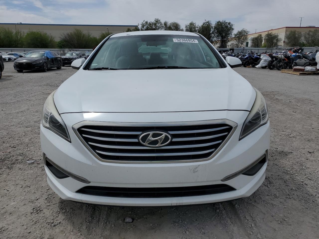 Photo 4 VIN: 5NPE24AF2FH022023 - HYUNDAI SONATA 